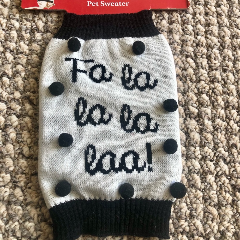 🐶Brand new Heart to Tail Pet Sweater🐶